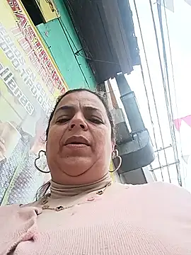 Mia-Glow online show from December 21, 2025, 2:24 pm