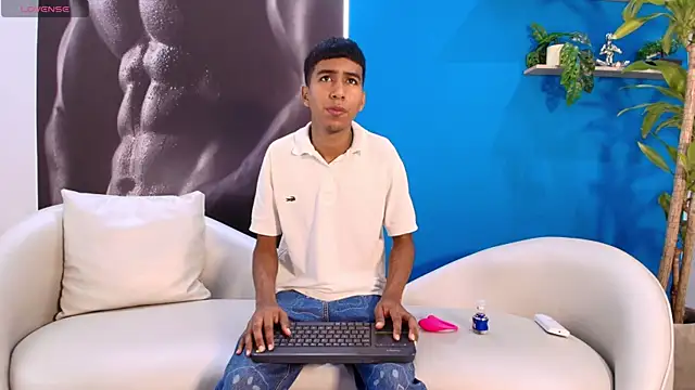 ender h0t online show from September 9, 2025, 1:43 pm