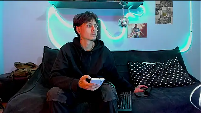 Dioniso guy8 online show from April 21, 2026, 8:12 pm