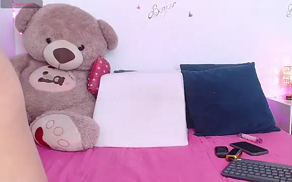 arianajoliee online show from May 8, 2026, 3:17 pm