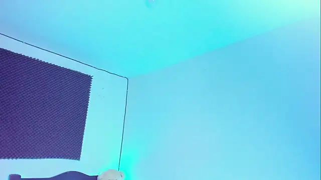 Ellope  online show from November 12, 2025, 10:09 pm