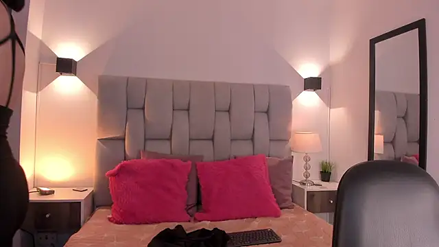 Snapshot of Seraphyne666 chatting on February 6, 2026, 2:53 pm Seraphyne666 online show from February 6, 2026, 2:53 pm