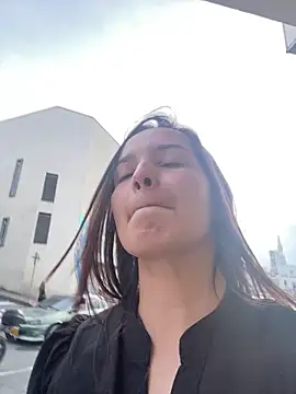 Mia jhoonson online show from November 8, 2025, 10:19 pm