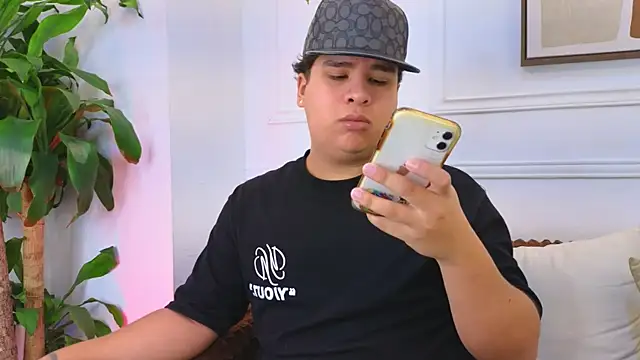 Naim Bennetsex online show from April 1, 2026, 6:38 pm