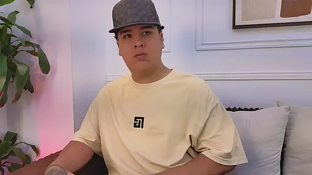 Naim Bennetsex online show from April 10, 2026, 6:12 pm