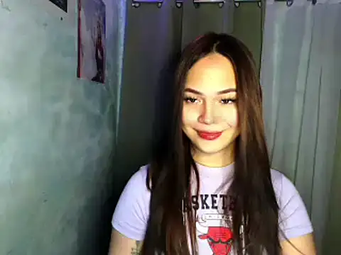 sweetsassyxx online show from May 13, 2026, 1:47 am