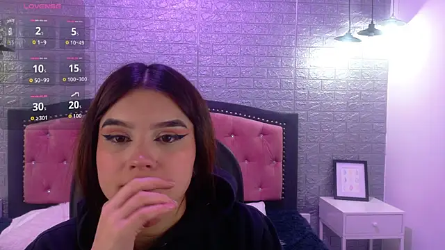 Snapshot of Natalie_loffreda chatting on September 9, 2025, 2:55 am Natalie loffreda online show from September 9, 2025, 2:55 am