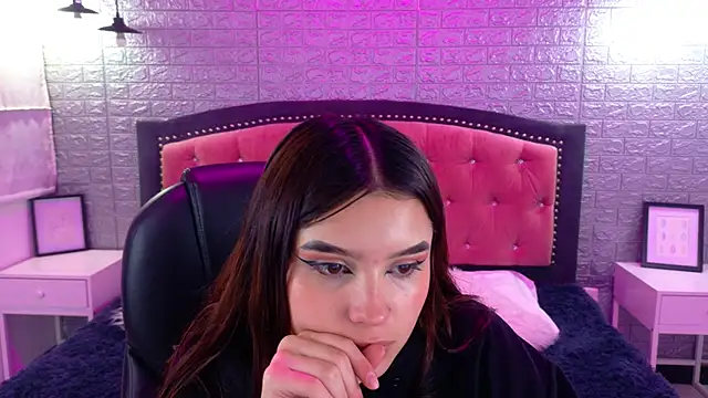 Snapshot of Natalie_loffreda chatting on September 11, 2025, 2:55 am Natalie loffreda online show from September 11, 2025, 2:55 am