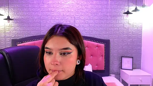 Snapshot of Natalie_loffreda chatting on September 24, 2025, 2:48 am Natalie loffreda online show from September 24, 2025, 2:48 am