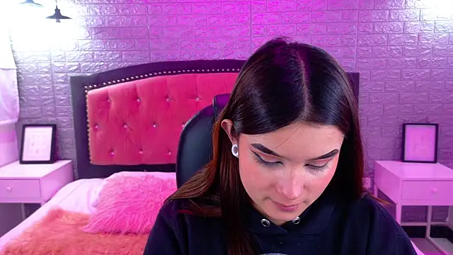 Snapshot of Natalie_loffreda chatting on October 6, 2025, 3:04 am Natalie loffreda online show from October 6, 2025, 3:04 am