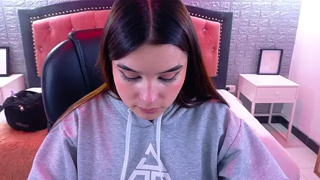 Snapshot of Natalie_loffreda chatting on October 9, 2025, 3:04 am Natalie loffreda online show from October 9, 2025, 3:04 am