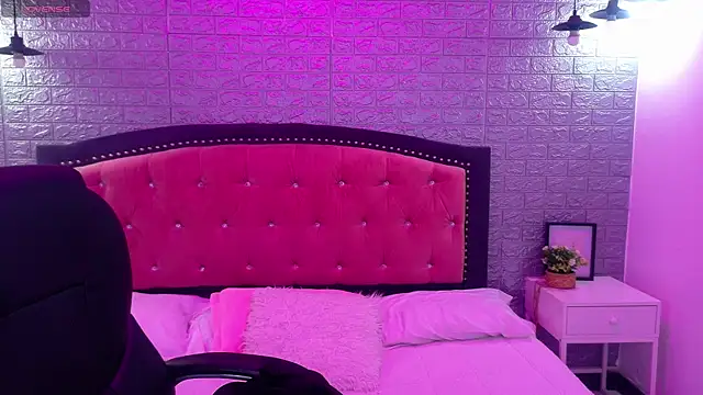 Natalie loffreda online show from November 27, 2025, 3:19 am