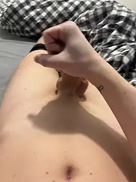 Snapshot of enzoyoungbisex chatting on February 18, 2026, 5:20 pm enzoyoungbisex online show from February 18, 2026, 5:20 pm