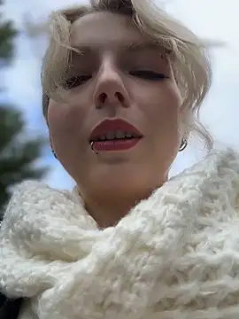 EveLittleSinner online show from September 19, 2025, 7:54 am