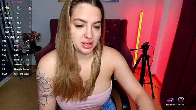 Emma  Ross online show from June 13, 2026, 1:14 am