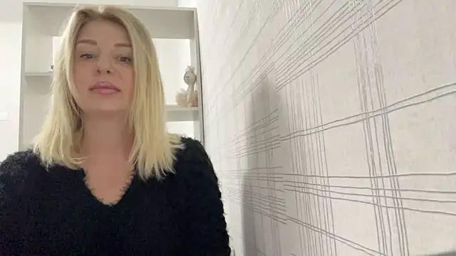 Blondie xoxoxo online show from September 26, 2025, 10:52 am