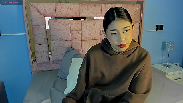 LICKY LOV online show from October 24, 2025, 3:14 am