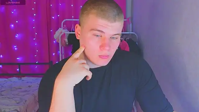 kittenmurr online show from February 21, 2026, 8:21 pm