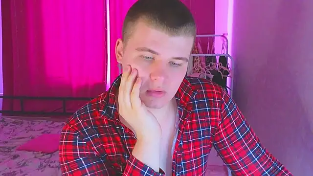 kittenmurr online show from March 15, 2026, 4:18 am