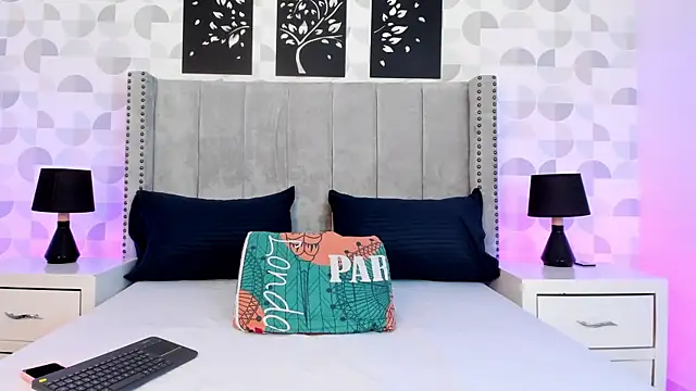 natasha moreno online show from March 4, 2026, 12:33 pm