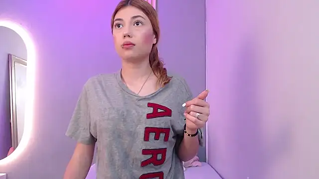 Snapshot of Sara_slim chatting on October 21, 2025, 2:40 pm Sara slim online show from October 21, 2025, 2:40 pm