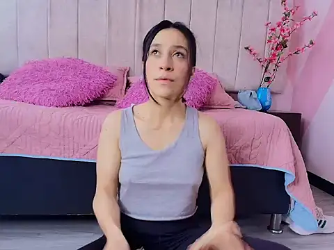 Snapshot of DarlingDuchess_ chatting on October 6, 2025, 3:42 pm DarlingDuchess online show from October 6, 2025, 3:42 pm