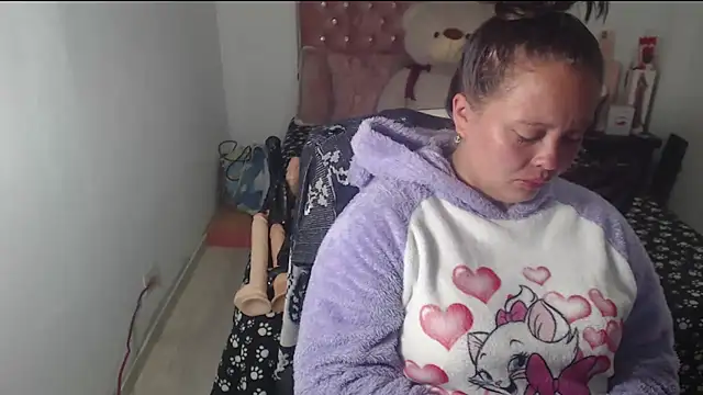 patty squirt  online show from November 15, 2025, 3:04 am