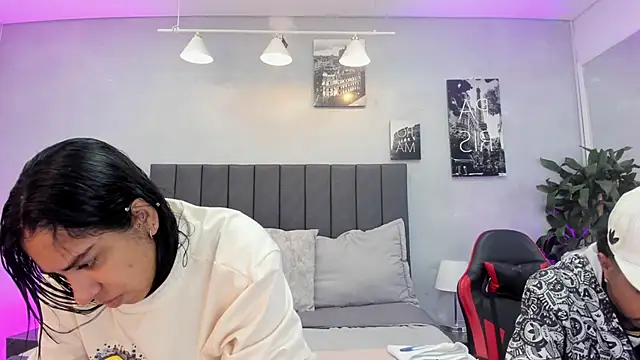 violet and myers online show from November 11, 2025, 11:32 am