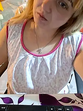 qSensi online show from November 21, 2025, 11:25 pm