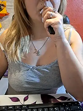 qSensi online show from December 2, 2025, 2:39 am