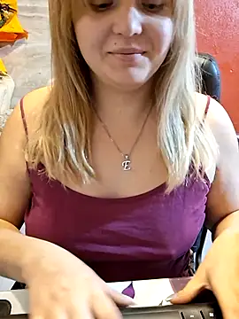 qSensi online show from December 2, 2025, 9:21 pm