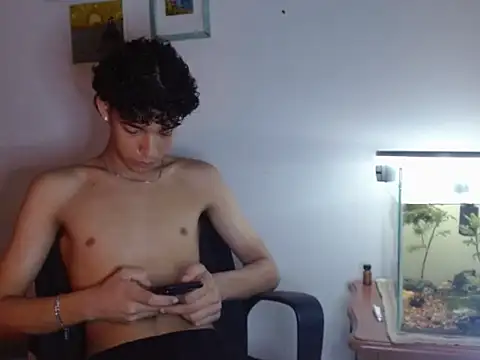 Snapshot of Xtremeplay_18 chatting on September 22, 2025, 8:44 pm Xtremeplay 18 online show from September 22, 2025, 8:44 pm