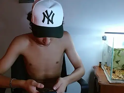 Snapshot of Xtremeplay_18 chatting on September 26, 2025, 8:13 pm Xtremeplay 18 online show from September 26, 2025, 8:13 pm