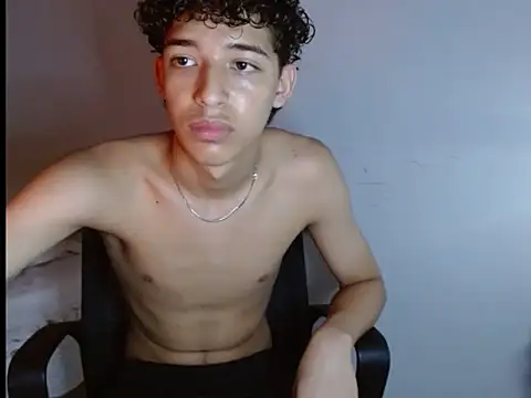 Snapshot of Xtremeplay_18 chatting on September 30, 2025, 8:25 pm Xtremeplay 18 online show from September 30, 2025, 8:25 pm