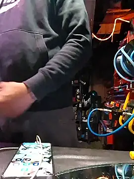 twistafatpipe online show from October 18, 2025, 9:43 am