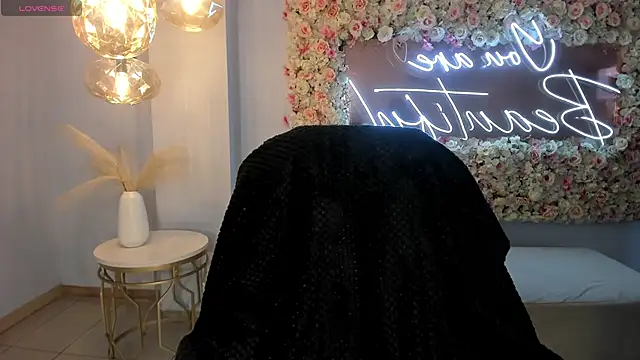 MilaColeman online show from December 15, 2025, 4:28 am