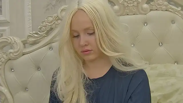 EllieFrosty  online show from October 6, 2025, 7:00 pm