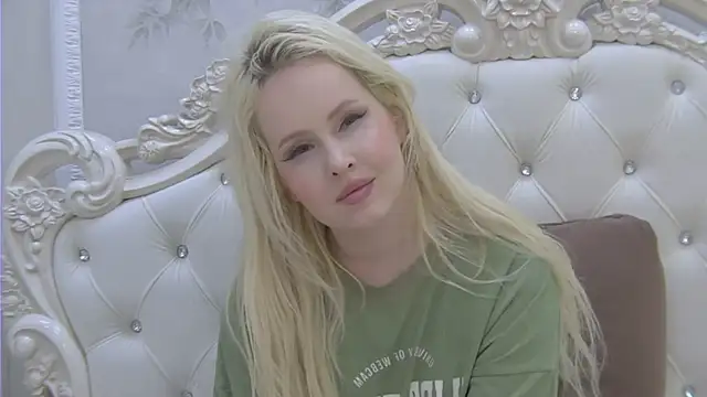 EllieFrosty  online show from June 22, 2026, 3:25 am
