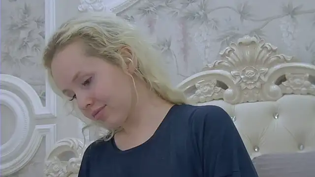 EllieFrosty  online show from July 11, 2026, 8:22 pm