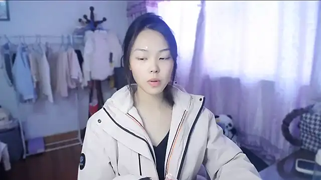 yao-yao  online show from November 27, 2025, 6:26 am