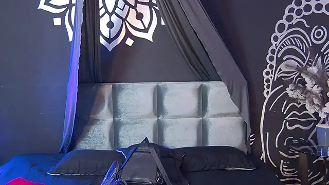 Maylu Fox online show from October 27, 2025, 11:58 am