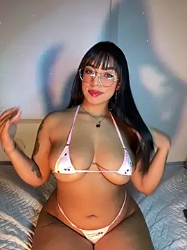 Snapshot of Linda_Saenz_ chatting on June 16, 2026, 6:49 am Linda Saenz online show from June 16, 2026, 6:49 am
