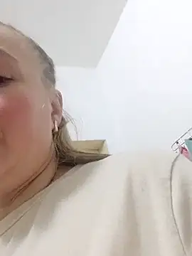 Kiss Eva online show from February 8, 2026, 3:37 pm