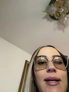 CurvyLust x online show from June 26, 2026, 1:48 pm
