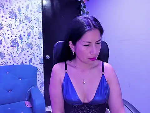 Megan Collinss  online show from September 15, 2025, 5:46 pm