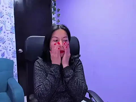 Megan Collinss  online show from October 14, 2025, 2:18 pm