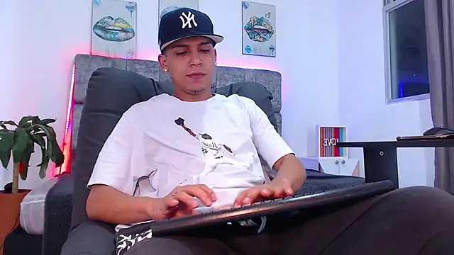 david santos16 online show from November 2, 2025, 11:51 pm