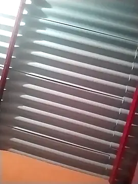 KingMaxiZ online show from October 17, 2025, 6:05 am