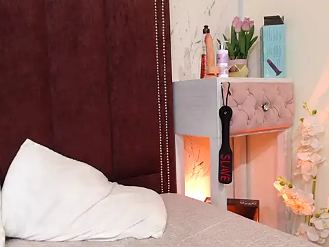 VioletxBloom online show from September 17, 2025, 9:05 pm