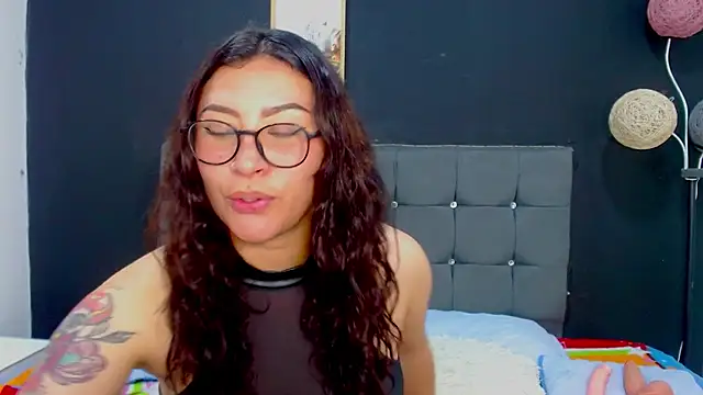 nicolee 8 online show from October 10, 2025, 1:43 pm